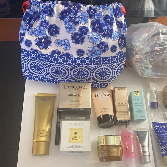 NEW. LANCÔME GUERLAIN ELIZABETH ARDEN cremes and 2 makeup pouches. All new. - Picture 6 of 12